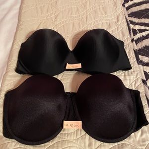Black strapless bras